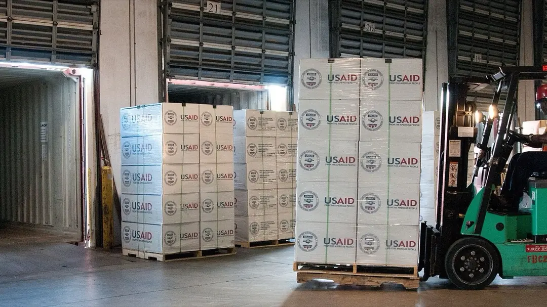 hoạt động kho vận dạng ảnh full-width cho form báo giá logistics